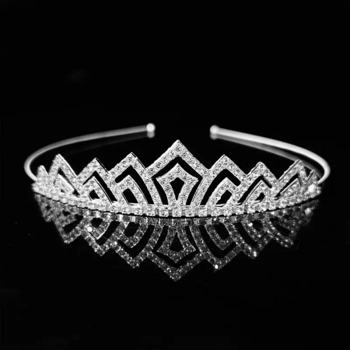 Діадема (тіара) у вигляді корони P-44 колір срібло , матеріал метал