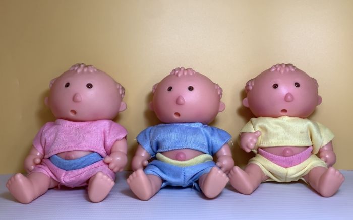 Дитяча іграшка лялька пупсик 12 см в асортименті (5003D (10370-1)) відео в описі